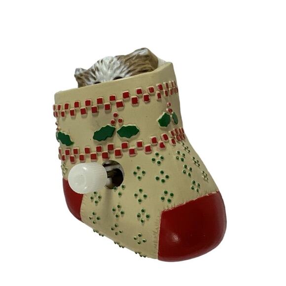 Hallmark Kitten in Stocking Brooch 1990 Christmas Holiday Pin‎ Collectible - Picture 8 of 8
